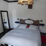 Casa de Campo Loboratorio Rural, La Casa De Al Lado *