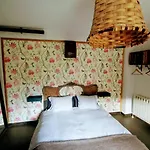 Casa de Campo Loboratorio Rural, La Casa De Al Lado Casas del Abad